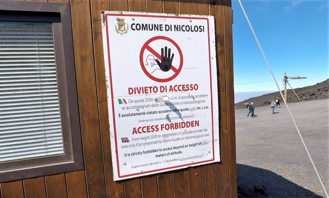 Mount Etna Sud - Confusing sign at 2500 meters at the cable car (funivia) upper stop